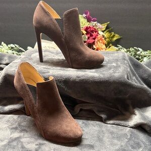Nine West  Nutcracker brown high heeled leather bootie size 6.5